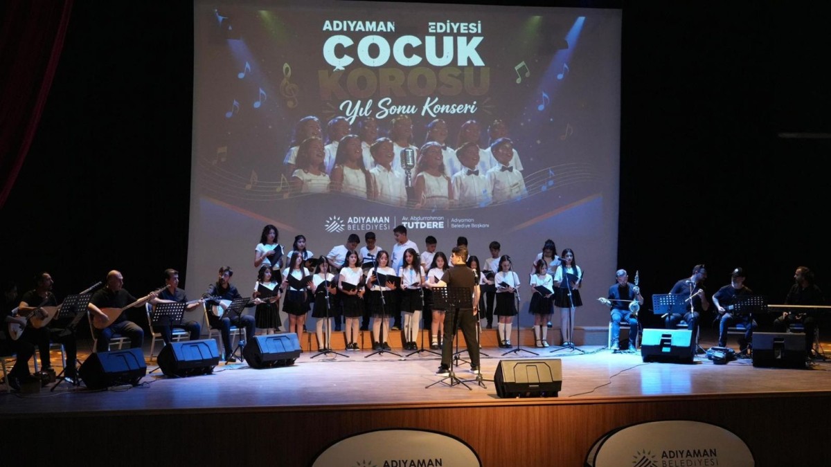 Adıyaman Belediyesi Çocuk Korosu, yıl sonu konserinde sahne aldı  - Videolu Haber