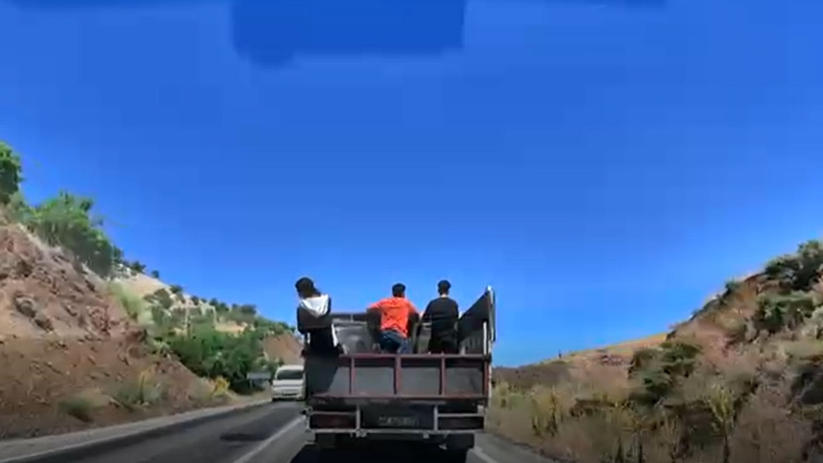 Adıyaman-Çelikhan yolunda tehlikeli yolculuk kameralara yansıdı  - Videolu Haber