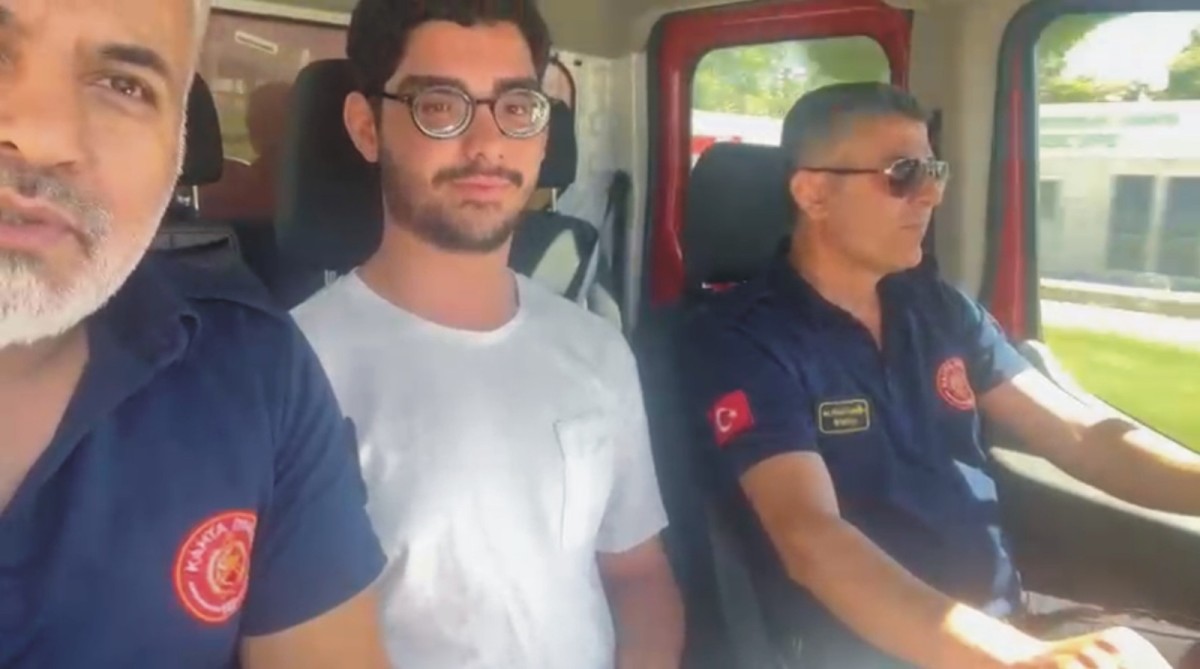 Asansörde mahsur kalan öğrenci sınava yetiştirildi  - Videolu Haber