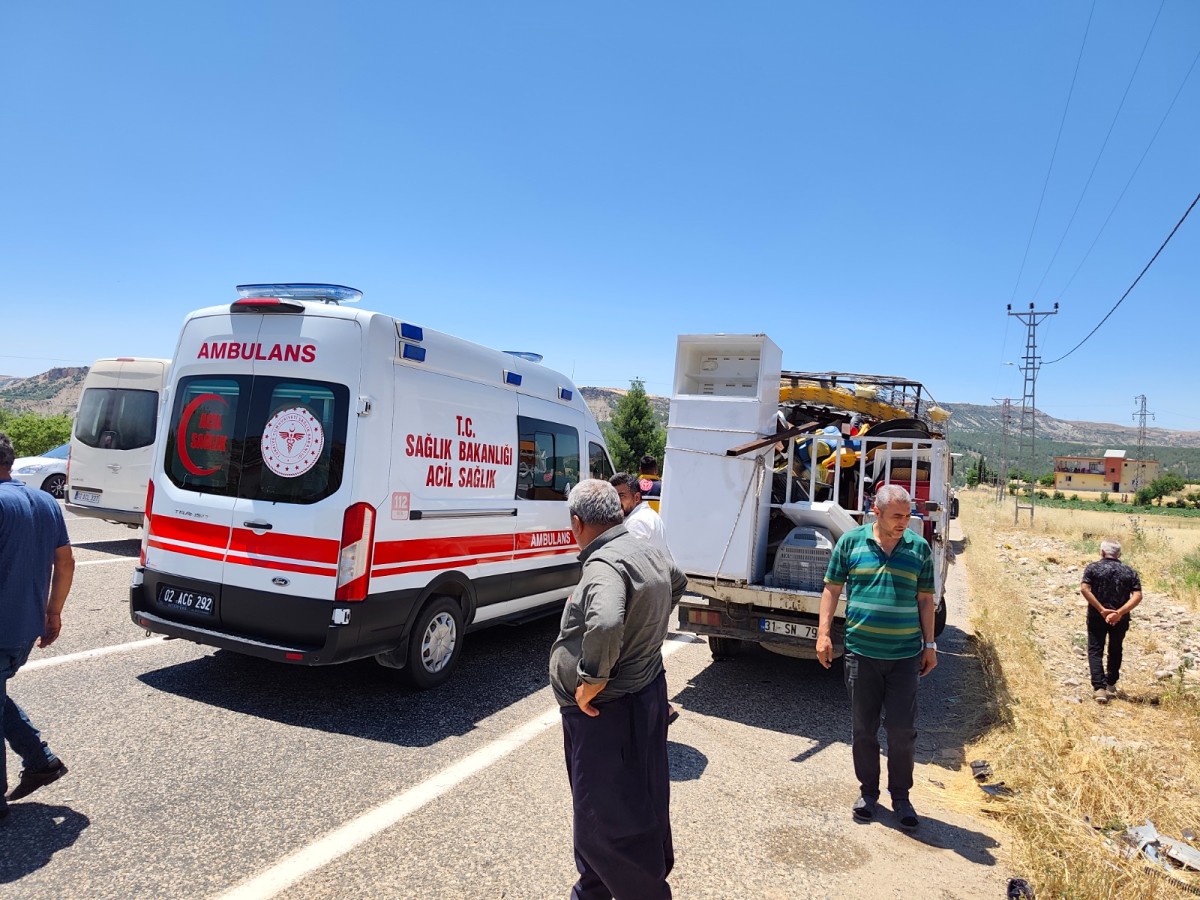 Besni’de feci çarpışma: 1 ölü, 1 yaralı  - Videolu Haber